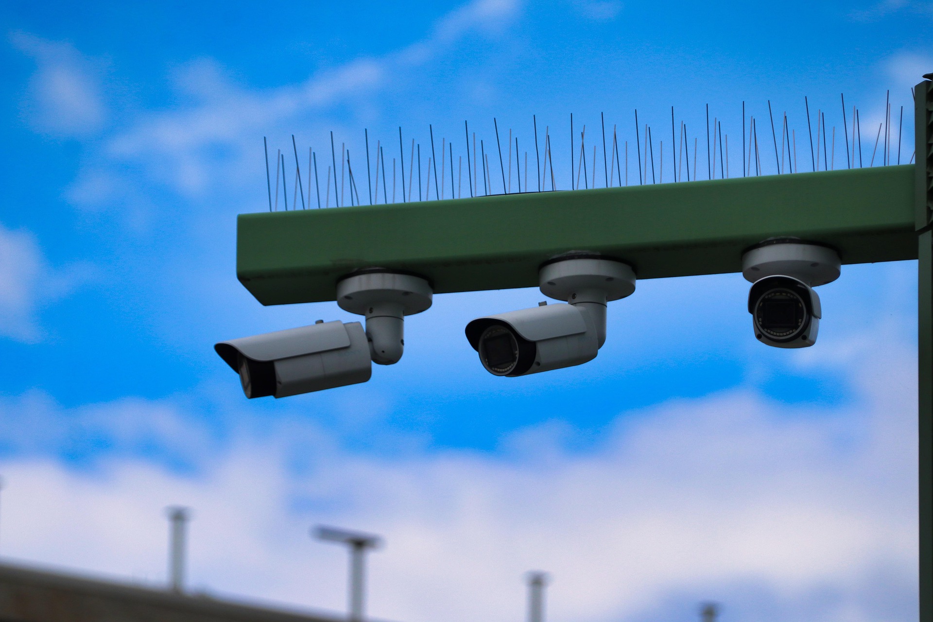 Breakthroughs in Low-Light Security Lens Technology: Black Light F1.0 vs Infrared Illumination